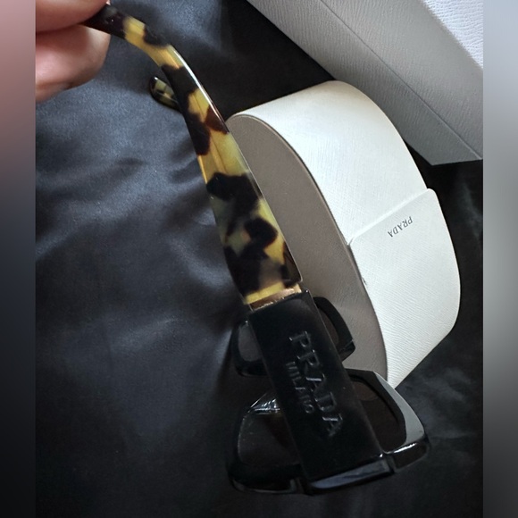 Slightly used women’s Prada sunglasses 100% authentic. - Picture 5 of 8